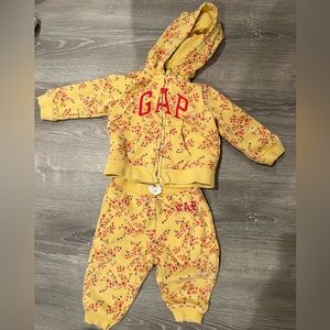 Yellow floral baby gap set